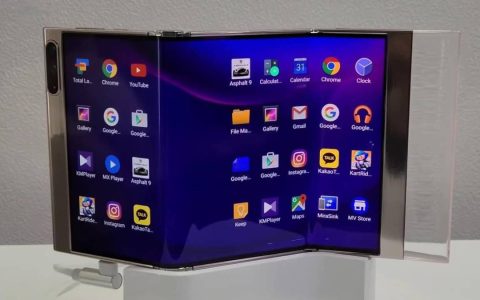 网传Samsung开发三折叠屏手机，将归纳于Galaxy Z Fold7系列明年推出