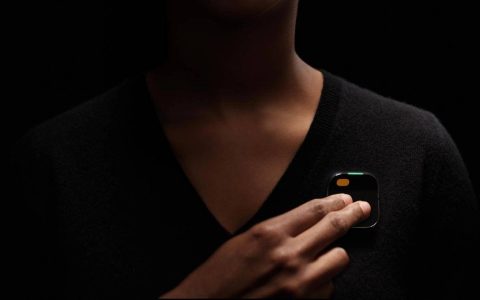 Humane AI Pin 新套装变相减价，销量不如预期唯有降低门槛