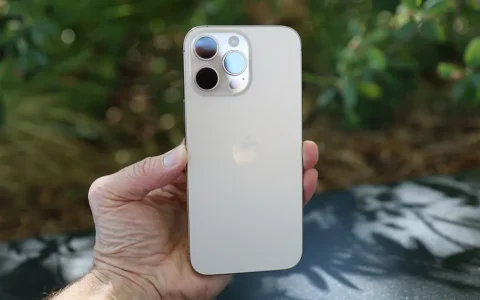 泄露的iPhone 17渲染图暗示了重大设计变化——包括3个可能引发争议的Pro和Pro Max设计改动