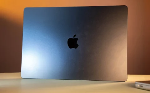 在iPhone 16e之后，下一款是否是更快、更亮的M4 MacBook Air？
