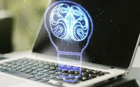 ChatGPT 通过突破图灵测试，迈出了人工智能的新门槛。