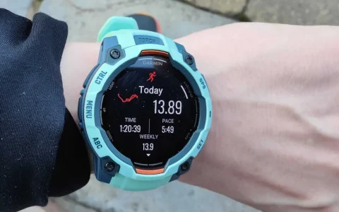 Garmin Instinct 3 的首次更新带来了 8 项新功能 —— 抱歉，其中也包括了 Garmin Connect+