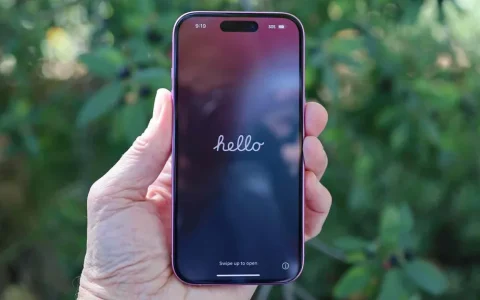 泄露的模型图片显示了 iPhone 17 Air 相较于 iPhone 17 Pro 的薄度