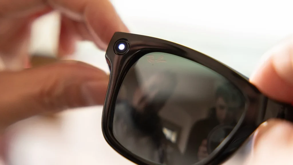 你的 Ray-Ban 智能眼镜在监视你吗？Meta 调整 AI 隐私政策