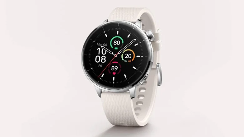 OnePlus Watch 3 43毫米小表壳版本取消了侧面的平面屏幕和边缘保护。