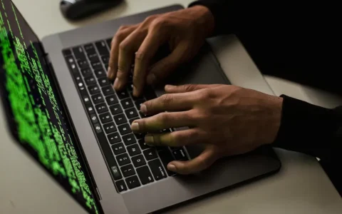 苹果 Mac 用户应立即安装此更新,因为 macOS Sequoia 在告别之际带来了关键的漏洞修复