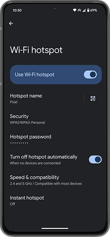 点击“Wi-Fi 热点”选项，可以更改网络名称、密码，并通过二维码轻松分享连接。