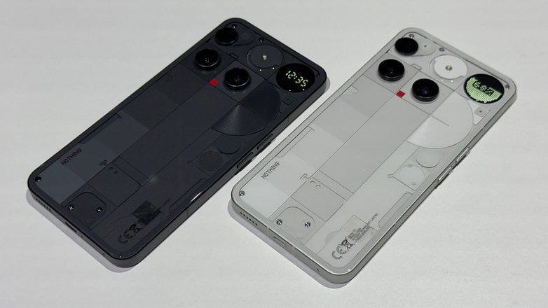 Nothing Phone 3 提供两种颜色可选。
