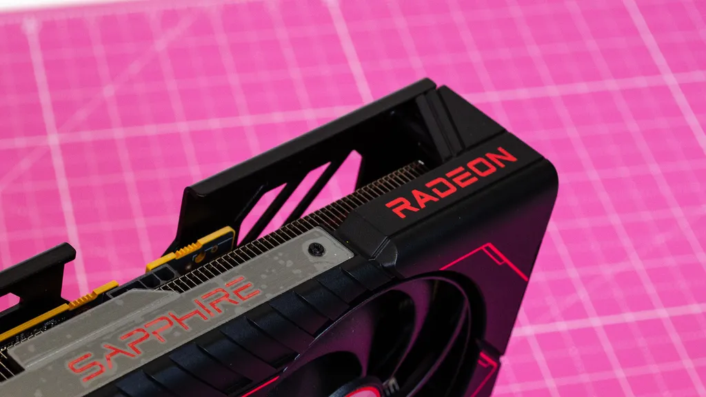 想要一款便宜的显卡？AMD 的 RX 7400 已经发布——但我建议你别抱太大希望，不如开始期待传闻中的英特尔 B380 真的会面世