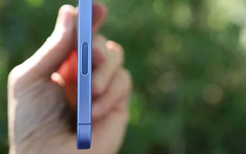 有传闻称，iPhone 的 相机控制按钮 可能会成为新的 MacBook Touch Bar——有未经证实的消息指出，iPhone 18 可能会取消它