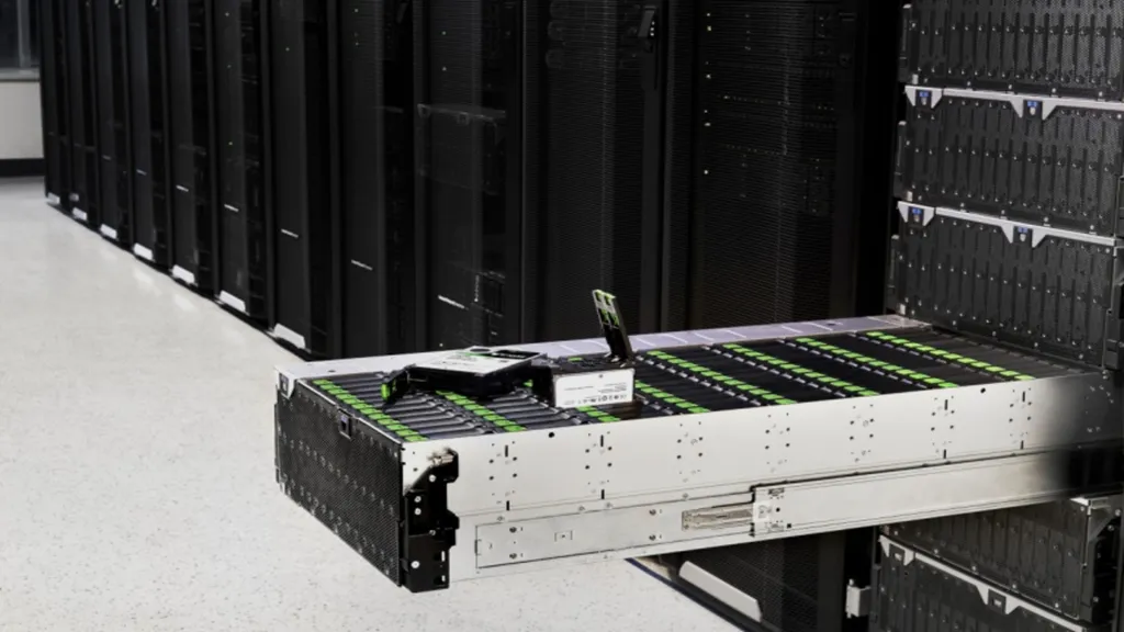 希捷推出的新型存储方案几乎涵盖 AI 时代所需的一切 —— 单个机箱最高可容纳 3.2PB 数据