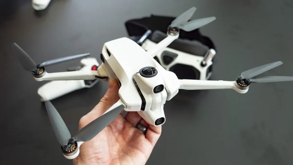 Insta360 已经发布了 Antigravity A1