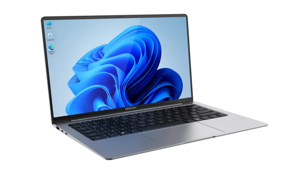 Geekom 的新款笔记本拥有明亮宽广的屏幕、强劲的硬件——重量甚至比一袋糖还轻