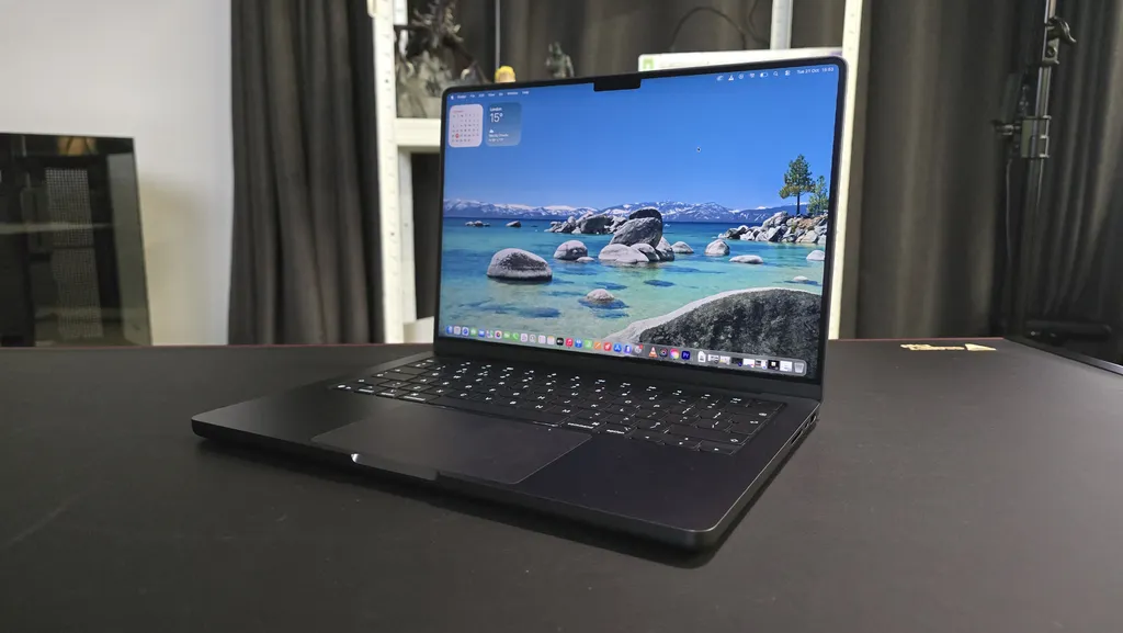 最新的 macOS 开发者测试版可以将你的 MacBook 屏幕变成可用的环形灯