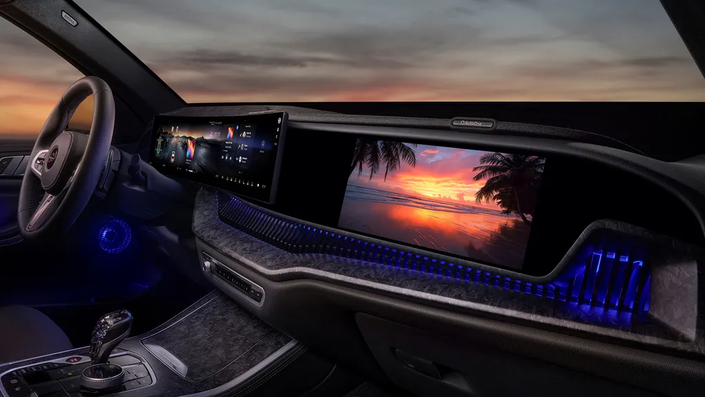 LG 和 Harman 为车载屏幕带来了两项重大升级——包括全球首款“双视角” OLED
