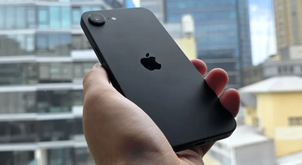 苹果一直在投资专有网络硬件，例如随iPhone 16e首次亮相的C1调制解调器